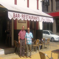 Monumentaal Kers Omringd Bar Restaurante Las Piletas. | Asociación Apolo y Baco